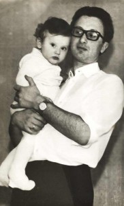 Michael Laitman z synem Uri, 1972 r.